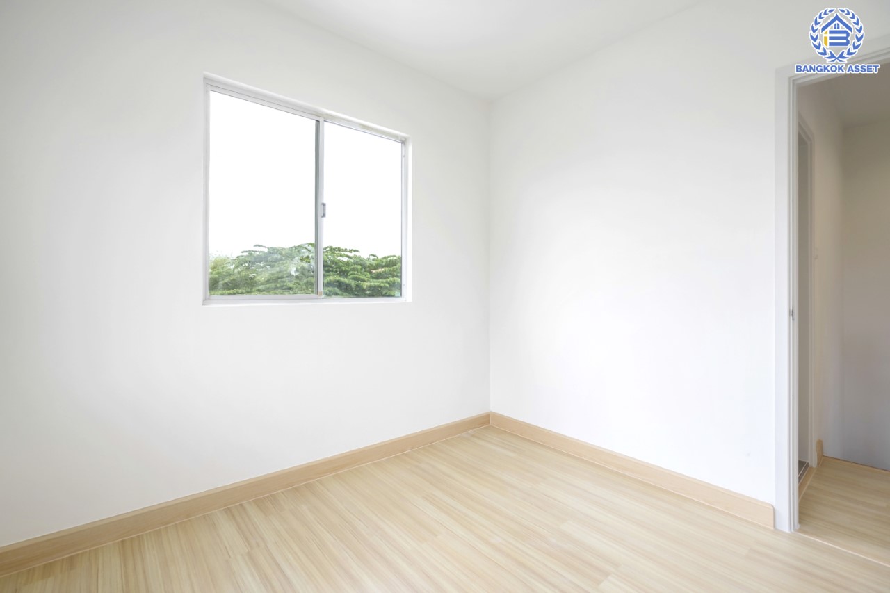 บ้านมือสองตกแต่งใหม่ ม.พฤกษาวิลล์22 นครอินทร์-พระราม5-2 (ซ.วัดสังฆทาน) หลังมุม เนื้อที่ 30 ตร.ว. ฟังก์ชัน 3 ห้องนอน 2 ห้องน้ำ 1 ที่จอดรถ บนทำเลเดินทางสะดวก เชื่อมต่อหลายเส้นทาง ใกล้สะพานพระรามห้า และรถไฟฟ้า "สถานีแยกติวานนท์"...